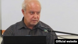 حمید عسگری در مقام متخصص مسائل هسته‌ای در هفتم خردادماه سال گذشته در کانون دانش‌پژوهان نخبه و در جلسه‌ای با عنوان جلسه بصیرت سخنرانی کرده بود