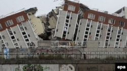 В результате субботнего землетрясения, которое считается одним из самых сильных в истории Чили, повреждения получили более 1,5 млн. строений