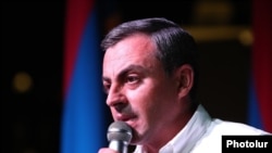 Armenia - Opposition leader Ishkhan Saghatelian addresses a rally in Yerevan, September 2, 2022.