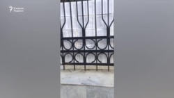 Абитуриентлар ота-оналари ИИВ Академияси олдида