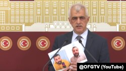 “Türkmenistanda demokratiýanyň ýokdugyny tutuş dünýä bilýär" diýip, türk syýasatçysy aýtdy.