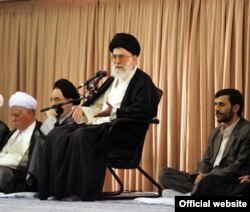 آیت‌الله مصباح یزدی اخیرا اظهار کرد که همه روسای جمهور دوره رهبری آیت‌الله خامنه‌ای از نظر اعتقاد به نقش مطلق ولایت فقیه در هدایت نظام ضعف داشته‌اند.