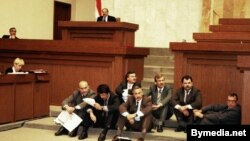 Галадаваньне дэпутатаў Апазыцыі БНФ супраць ініцыяванага Аляксандрам Лукашэнкам рэфэрэндуму. 11 красавіка 1995 году