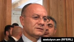 Министр обороны Армении Сейран Оганян (архив)