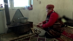 "Сегиз бала менен бир бөлмөдө  жашайбыз". Жөлөк пулга муктаж үй-бүлө 
