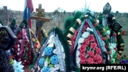 Могилы российских военных на кладбище в Крыму, архивное фото