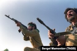 Вооруженные люди в поселке Эшера, Абхазия, октябрь 1992 года