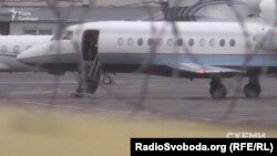 Літак Віктора Медведчука готують до вильоту