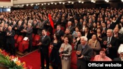 Рәисә Атамбаева кызлары Алия белән Кыргызстан президенты инаугурациясендә