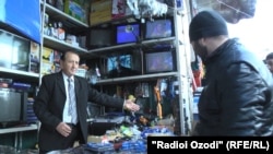 Шоири шӯравипараст дар дӯконаш