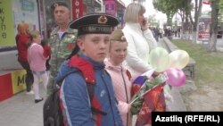 Хәрби киемдә балалар