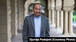 Фрэнсыс Фукуяма ўзначальвае Цэнтар дэмакратыі, разьвіцьця і вяршэнства закону ў Стэнфардзкім унівэрсытэце ў ЗША