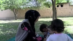 "Муж меня бросил после того, как я родила третью дочь"