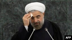 حسن روحانی به خاطر مکالمه تلفنی با باراک اوباما، هدف انتقادات محافظه‌کاران ایران قرار دارد.