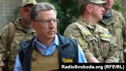 Спецпредставник Держдепартаменту США Курт Волкер під час попереднього візиту до України, Авдіївка, 23 липня 2017 року