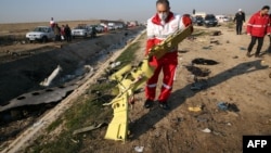 Спасательные работы на месте крушения  Boeing 737-800 украинских международных линий