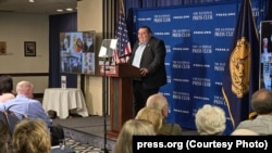 Прэзыдэнт Нацыянальнага прэс-клюбу Майк Балсама на дыскусіі аб свабодзе мэдыя. Архіўнае фота