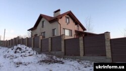 Будинок, де під час обшуку було виявлено тіло Геннадія Юр'єва