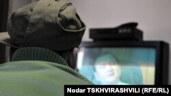 Весь день телевизионщикам приходилось убеждать телезрителей, что никакой информации о будущих подземных толчках телестудия не распространяла