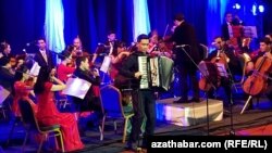 "Tango, tango, tango" konserti. Guwanç Şammiýew. Akkordeon. (Astor Piazzolla. "Libertango"). Aşgabat, 2022-nji ýylyň 16-njy maýy.