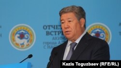 Аким Алматы Ахметжан Есимов на отчетной встрече с населением. Алматы, 19 февраля 2015 года.