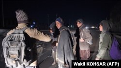 Муҳоҷирони афғон дар марзи Афғонистон бо Эрон