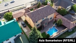 Бул үйдө азыркы учурда Талантбек Иманов жашап жатат.