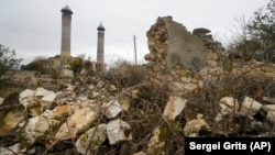 Як повідомляє вірменська служба Радіо Свобода, вірмени в селах Агдаму мали лише кілька днів на те, щоб залишити свої домівки