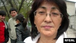 «АрРухХақ» қоғамдық қорының төрайымы Бақытжан Төреғожина. Алматы, сәуір, 2009 жыл.  