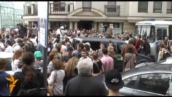 Мәхкәмә янында Pussy Riotны яклаучылар тоткарланды