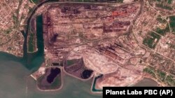 Украинанын орус күчтөрүнүн камоолунда жаткан Мариупол шаарындагы “Азовсталь” заводу тынымсыз аткыланып келди.