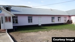 Кара-Кулжадагы Кебек Мамаев атындагы орто мектеби.