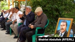 Проститься с Мехмон Бахти пришли писатели, деятели искусств, политики и поклонники его творчества. Душанбе, 20 мая 2022 года