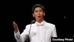 Нукуслик опера қўшиқчиси Женисбек Пиязов Муслим Магомаев номидаги Иккинчи халқаро вокалчилар мусобақасида.