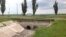 Пересохле русло водного каналу в Совєтському районі Криму. Травень 2014