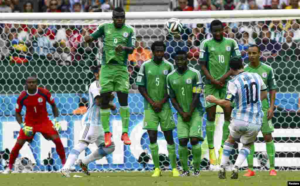 Дар даври сеюм ва ниҳоии мусобиқоти гурӯҳӣ Аргентина Нигерияро бо ҳисоби 3:2 шикаст дод. 