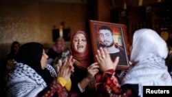 اقوام یک زندانی فلسطینی اسرائیل در انتظار آزادی او