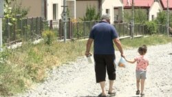 «Մինչև չստանանք, չենք հեռանա». Աղավնոյի բնակիչները սպասում են բնակարանի գնման հավաստագրերին