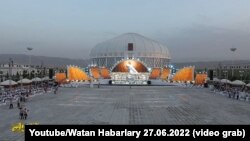 Празднование Дня рождения бывшего президента Гурбангулы Бердымухамедова. Кадр из репортажа гостелевидения Туркменистана 