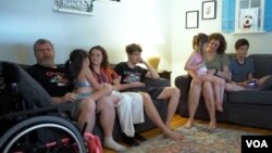 ԱՄՆ, Մերիլենդ - Ֆիլ և Քրիստի Գրեյվզները երեխաների հետ