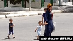 Ene we çagalary (Illýustrasiýa suraty)