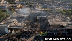 Внаслідок ракетного удару загинули цивільні жителі – відвідувачі торговельного центру