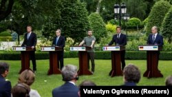 Клаус Йоханнис, Марио Драги, Владимир Зеленский, Эммануэл Макрон жана Олаф Шольц. Киев. 16-июнь, 2022-жыл.