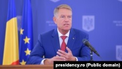 Президент Румунії також закликав UDMR, яка є молодшим партнером у правлячій коаліції країни, публічно роз’яснити свою позицію щодо заяв Орбана