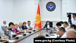 Жумушчу топтун алгачкы олтуруму. Архив. 