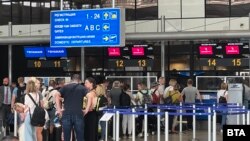 Ռուս ռիվանագետները Բուլղարիայից մեկնում են Ռուսաստան, Սոֆիայի օդանավակայան, 3-ը հուլիսի, 2022թ․