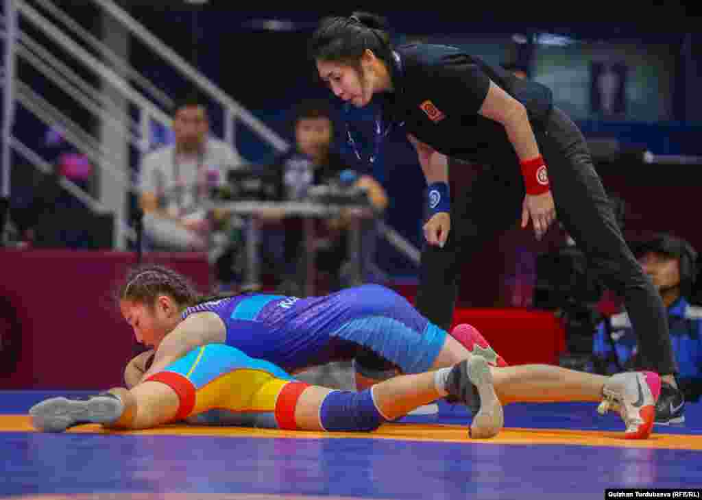 Диана Амантурова беш айлампага созулган таймашта эки атаандашын жеңип, эки атаандашына утулду. Алгач монголиялык Мунгунсолон Байсанды 4:0, экинчи айлампада казакстандык Жазира Налюбаеваны 7:6 эсебинде жеңип, кийинки айлампаларда индиялык жана өзбекстандык атаандаштарына утулуп, коло байгенин ээси болду. Диана Амантурованын байгесин кошкондо&nbsp;Кыргызстандын улуттук курама командасынын эсебинде бир алтын, үч коло байге чогулду.