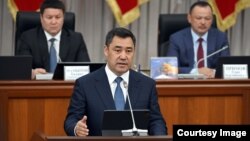 Садыр Жапаров Жогорку Кеңеште. Архивдик сүрөт.