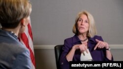 Помощник госсекретаря США по делам Европы и Евразии Карен Донфрид дает интервью Армянской службе Радио Свободная Европа/Радио Свобода.