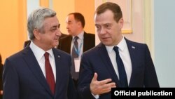 Серж Саргсян (слева) и Дмитрий Медведев, Ереван, 20 мая 2016 г.
